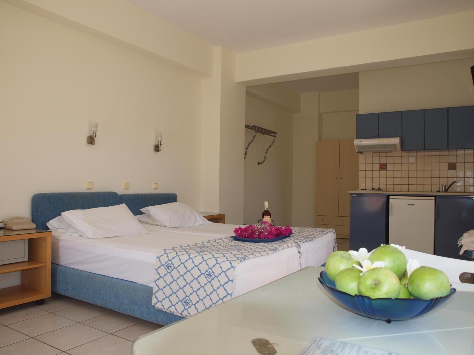 Apelia Residence Agia Marina Exteriör bild