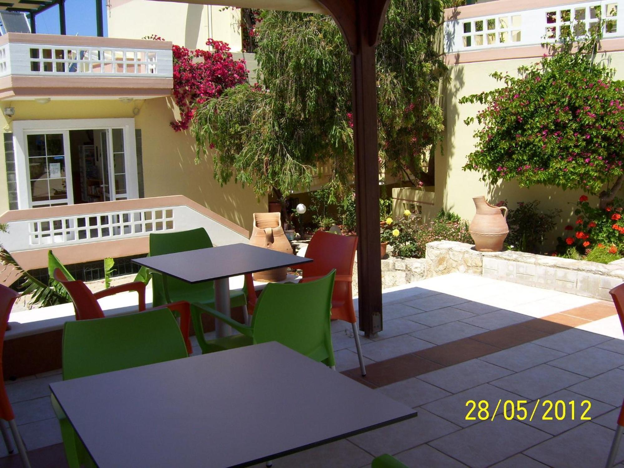 Apelia Residence Agia Marina Exteriör bild